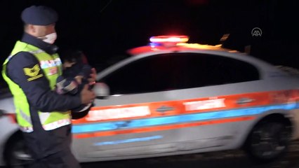 MUŞ - Jandarma ekipleri, yolda mahsur kalan aileyi yurda yerleştirdi