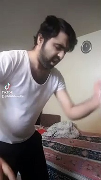 Sheesha ho ya dil ho aakhir toot jaata hai