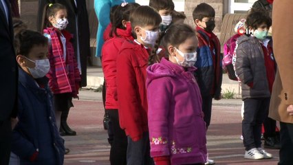 İlkokul öğrencileri okula başladı
