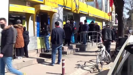 Kalabalık sosyal mesafeyi unuttu