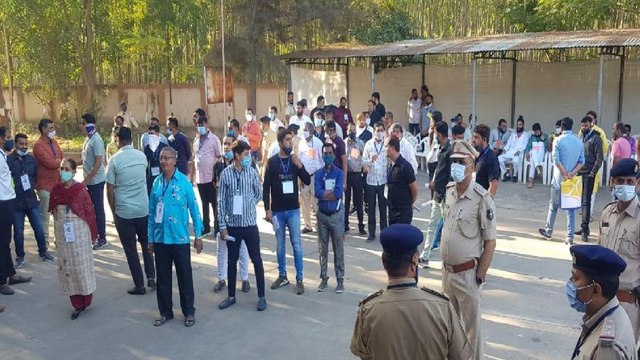 Gujarat election: BJP ahead of Cong in 20 districts