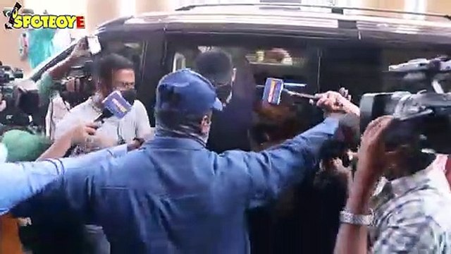 Hrithik Roshan Reaches Crime Branch to Record His Statement in Fake E-Mail Exchange With Kangana