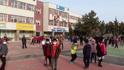 ANKARA - Yeni normalleşme süreciyle okullarda yüz yüze eğitime başlandı (2)