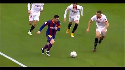 لاعب إشبيلية يلجأ إلى طريقة كوميدية ليمنع ميسي من تسجيل هدفاً