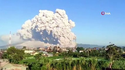 Sinabung Yanardağı'nda patlama