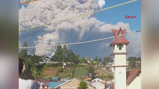 Endonezya'da Sinabung Yanardağı'nda patlama