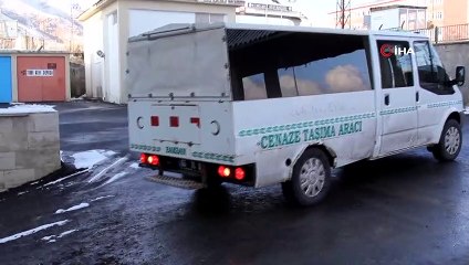 İran sınırında donmuş erkek cesedi bulundu