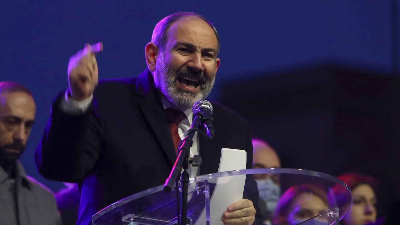 Armenia PM says open to early elections to end crisis