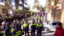 - Gürcistan'da ana muhalefet liderinin tutuklanmasının ardından sular durulmuyor- Göstericiler parlamento binasına giden yolu kapatmaya çalıştı: 7 gözaltı