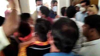 भिलाई नगर निगम के वार्ड आरक्षण में कांग्रेसियों ने किया जमकर हंगामा, कलेक्टर के केबिन में घुसे कार्यकर्ता