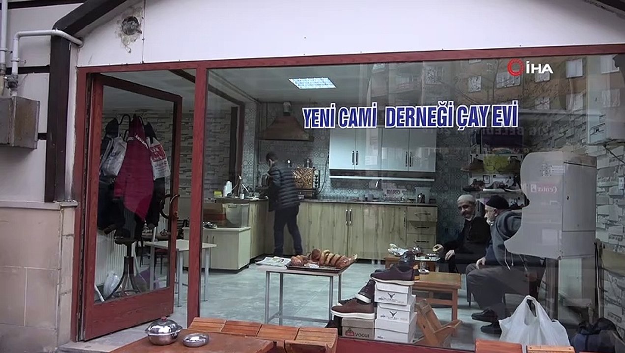 Elazığ’da yeni normalleşme süreciyle çaylar yeniden demlendi
