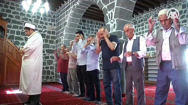 Teröristlerin tahrip ettiği camilerden ezan sesi yükseliyor