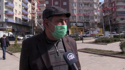 SİİRT - Yeni kontrollü normalleşmeyle 65 yaş üstü vatandaşlar güneşli havanın tadını çıkardı