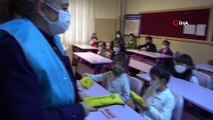 - Çankaya'dan öğrenciler ve öğretmenlere sağlık seti- Çankaya Belediye Başkanı Alper Taşdelen: 'Çankaya'da okullarımıza 30 bin sağlık seti dağıtıyoruz'