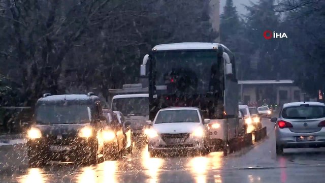 Dün baharı yaşayan Eskişehir bugün beyaza büründü
