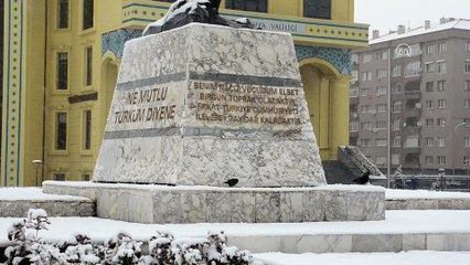 KÜTAHYA - Kar yağışı etkili oluyor