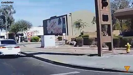 Watch those blind spots! Dash cam video of cars colliding. 2021.02.23 — TEMPE, AZ