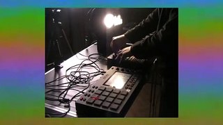 Akai MPC-Live & Roland SP-404A Preview - Trap x Sample x Beat | Music and Sounddesign by Riff