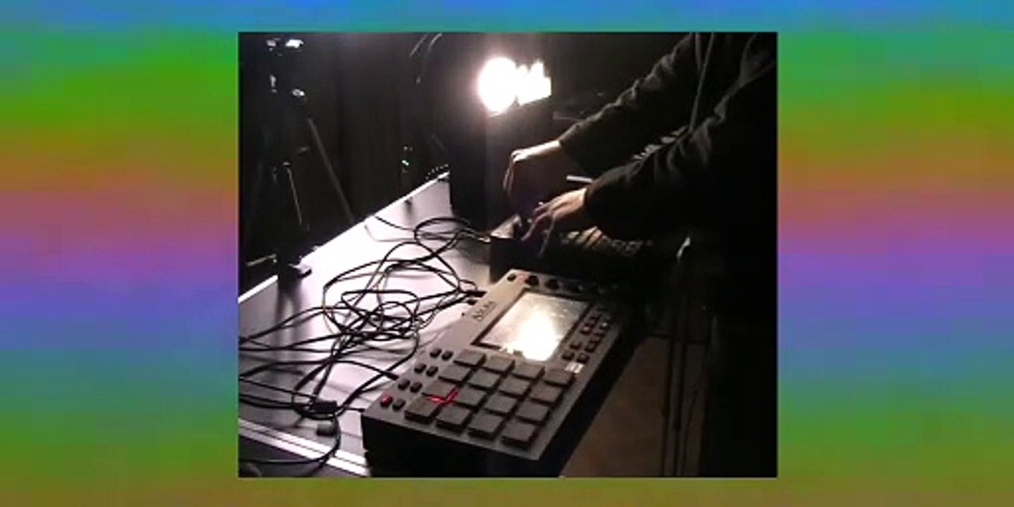 Akai MPC-Live & Roland SP-404A Preview - Trap x Sample x Beat | Music and Sounddesign by Riff