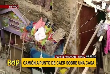 Rímac: camión de carga pesada está a punto de aplastar una vivienda tras mala maniobra