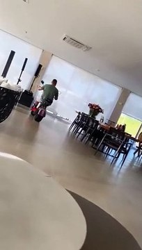 Andar de mota na sala? Na mansão de Gusttavo Lima tudo é possível