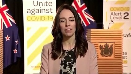 Sismo surpreende primeira-ministra neozelandesa durante entrevista