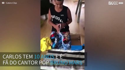 Fã de Bruno Mars chora ao receber ingresso para show