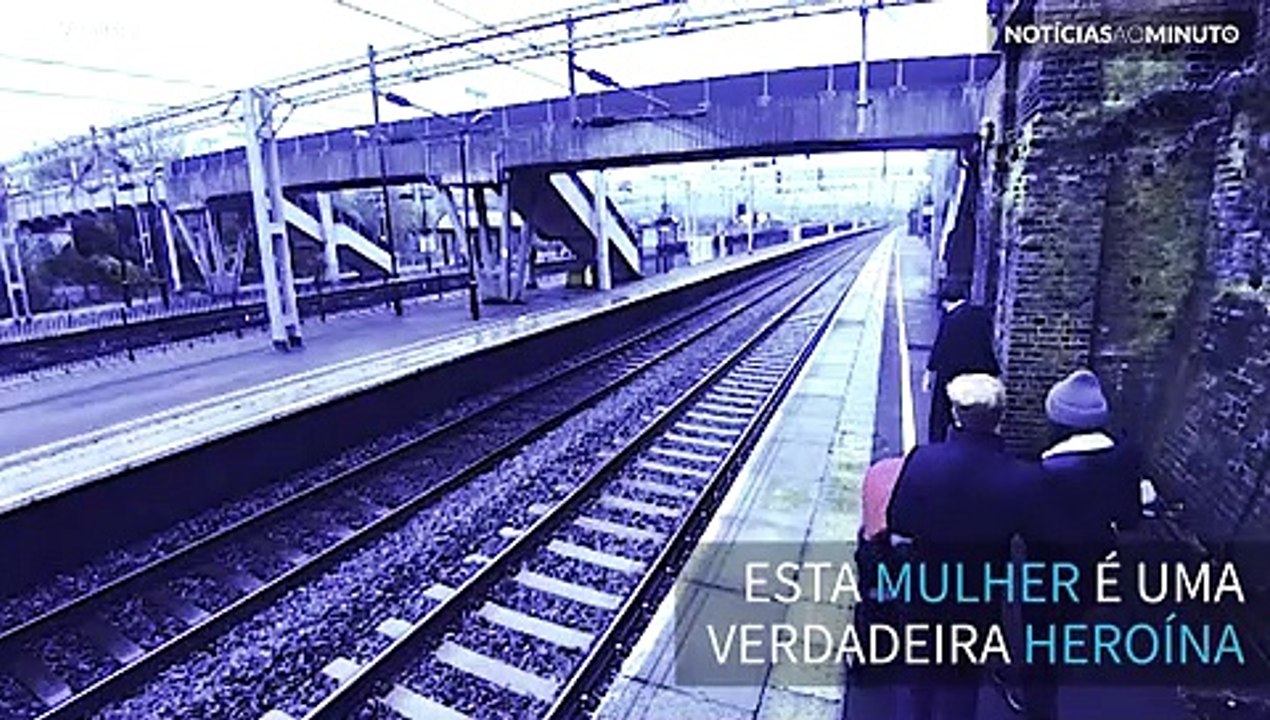 Mulher corajosa impede tragédia em estação de trem