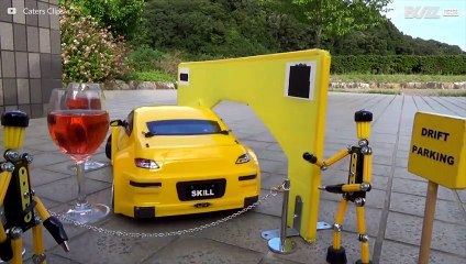 Impressionante habilidade pilotando carro de controle remoto