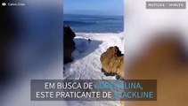 Jovem desafia a morte ao fazer slackline sobre ondas gigantes em Portugal