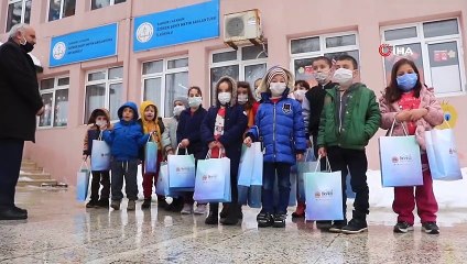 Atakum’dan yüzlerce minik öğrenciye sürpriz hediye