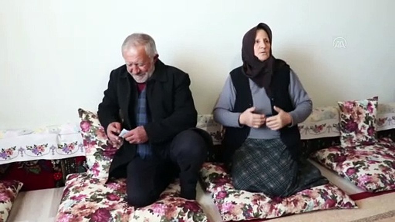 SİVAS - 'Kocan cinayet işledi' diye korkuttukları kadının bileziklerini dolandırdılar