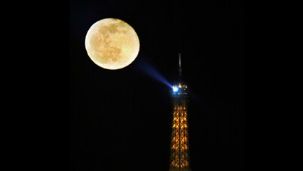 Quand la Tour Eiffel a rendez-vous avec la (pleine) lune