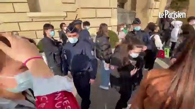La police disperse les fans parisiens qui attendent Justin Bieber: «Je suis sûre qu’ils font diversion»