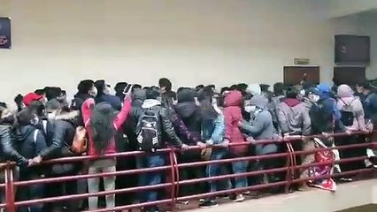 Tragedia en Bolivia: al menos 5 estudiantes universitarios murieron al caer de un cuarto piso
