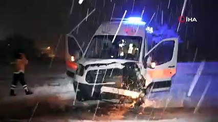 Muş'ta trafik kazasında kafası kanayan sürücü acısını unutup aracının derdine düştü