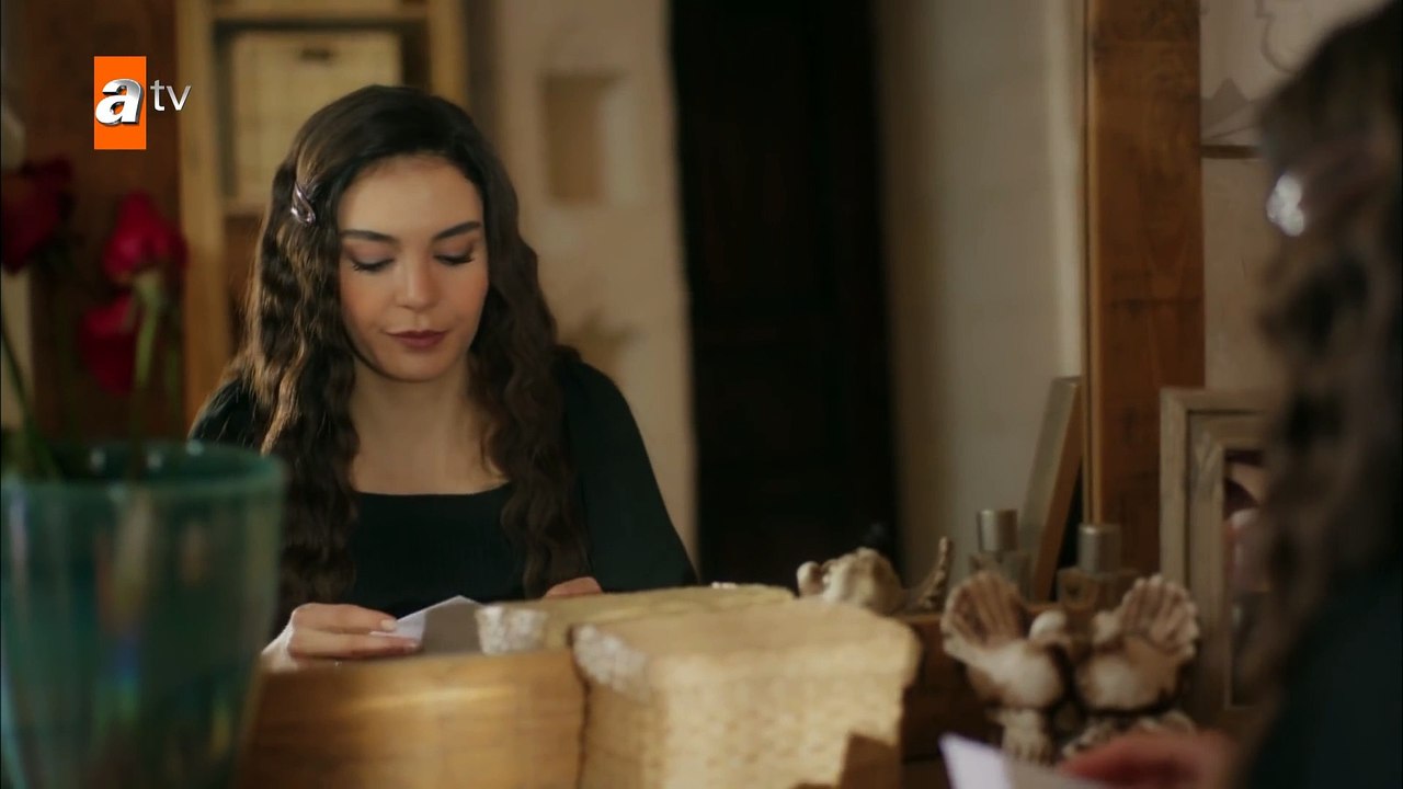 Reyyan büyük açılış için hazırlanıyor - Hercai 61. Bölüm