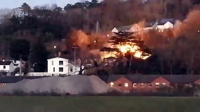 Bom từ Thế chiến 2 nổ tung giữa khu dân cư