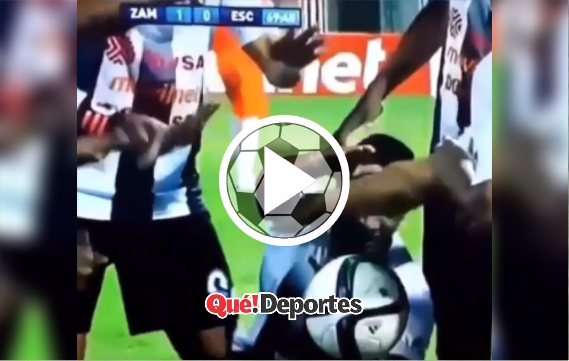 ¡Hace levitar el balón! ¡Esto sí que es un buen festejo de gol!