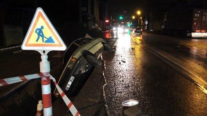 Boş yolda çukura düşen sürücü 'Size saygı duyuyorum ' diyerek polise direndi