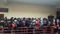 Chen juntos en el pasillo, muchos estudiantes bolivianos se cayeron del 4to piso, 5 personas murieron