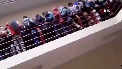 Kavga anında korkuluklar kırıldı, öğrenciler 5. kattan yere çakıldı: 5 ölü, 3 yaralı