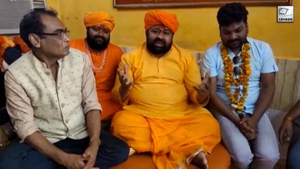 अयोध्या के दसरथ गद्दी के महंत और संत समाज से जुड़े हुए महाराज ने निरहुआ के नए होली सॉन्ग को दी शुभकामनाएं