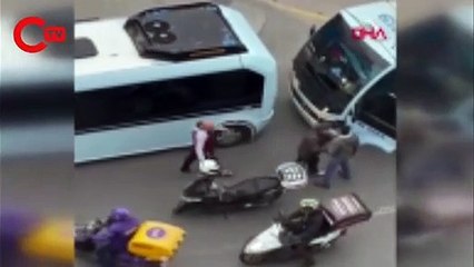 Kadıköy'de kuryelerin ayırdığı minibüsçülerin kavgası kamerada