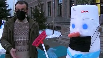 İkiz kardan adam ile 'maske' mesajı