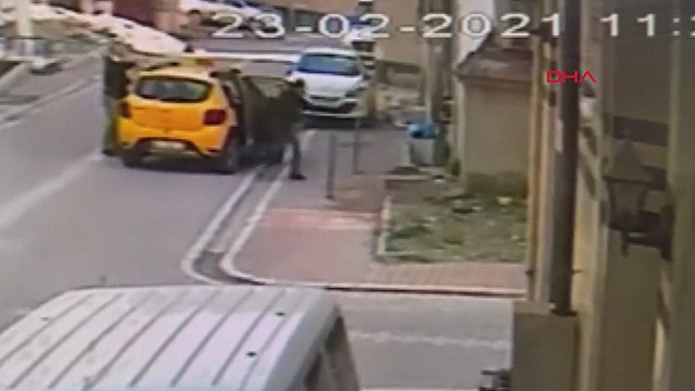 Esenyurtta taksicinin boğazına bıçak dayayıp, parasını gasbeden şüpheli yakalandı