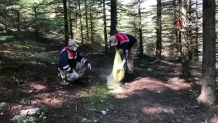 Jandarma yaban keçilerine saman, balıklara drone ile ekmek bıraktı