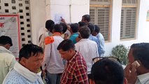 त्रिस्तरीय पंचायत चुनाव के लिए लखीमपुर में आरक्षण सूची जारी,आरक्षण जानने वालों की भीड़ उमड़ी