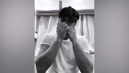 Kıvanç Tatlıtuğ’dan mızıka performansı; o şarkıyı çaldı...