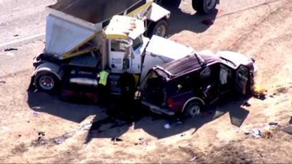 IIs montent à 25 dans un SUV et percutent un camion : 13 morts